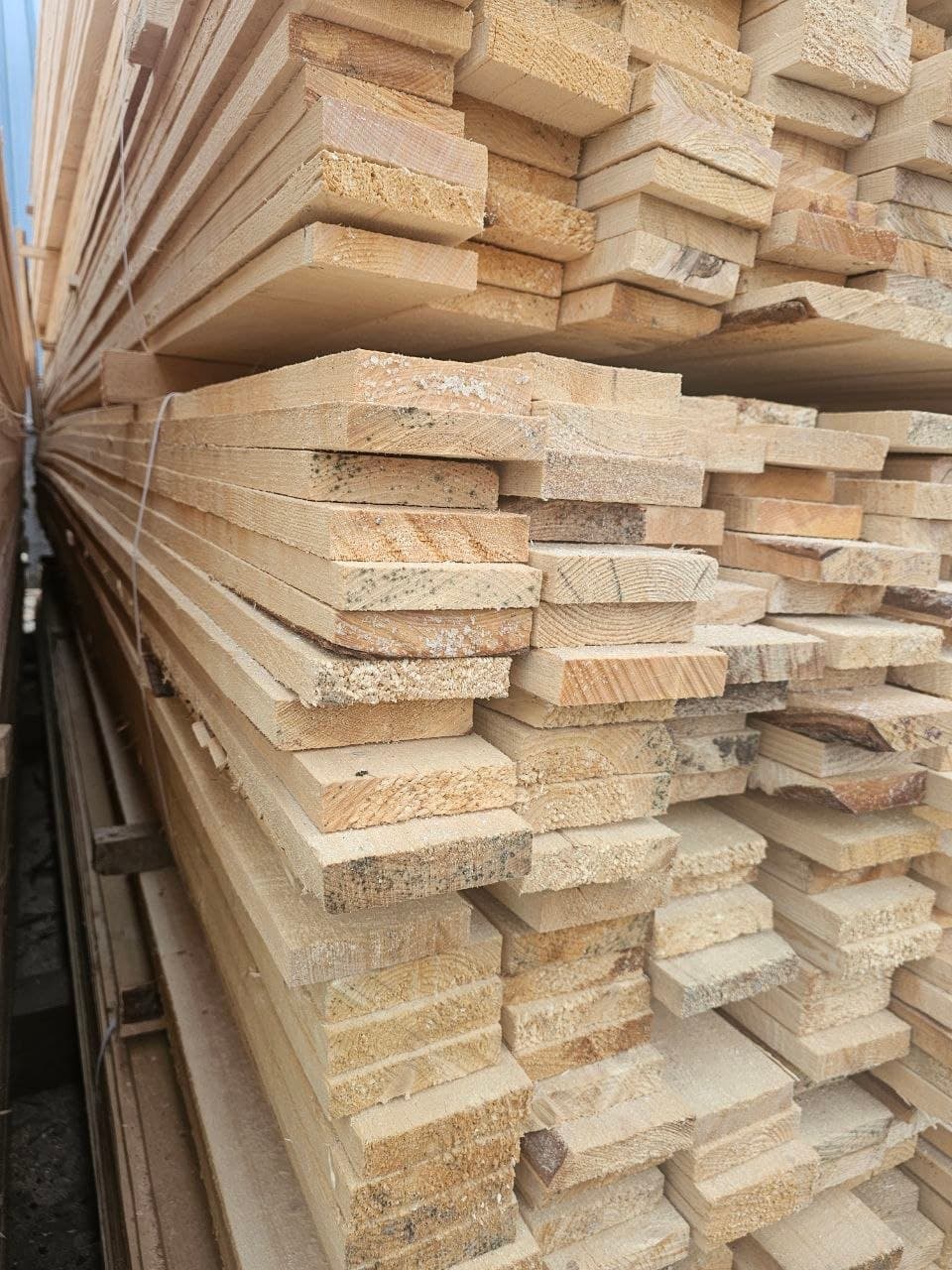 Доска 25*100*6000 мм. обрезная, хвоя, 1 сорт