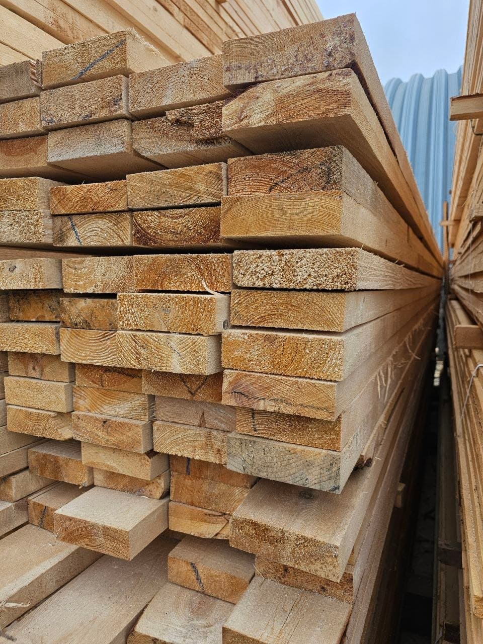 Доска 50*100*6000 мм. обрезная, хвоя, 1 сорт