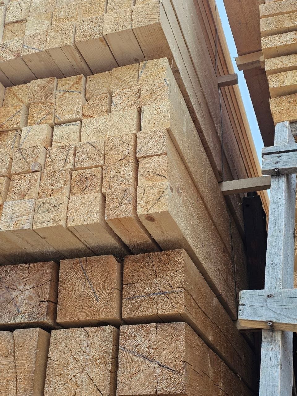 Брус 100*100*6000 мм. обрезной хвоя 1 сорт